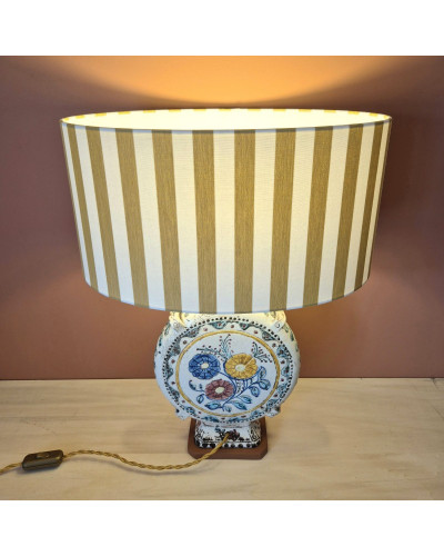 Lampe céramique fleurie Ilaria allumée